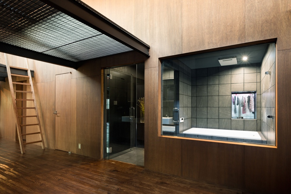 house with black ceiling by toru kashihara architects