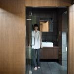 House with black ceiling by Toru Kashihara Architects