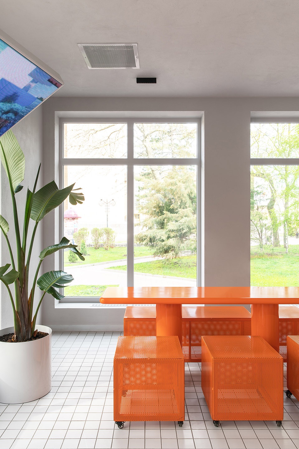 and y cafe by eduard eremchuk