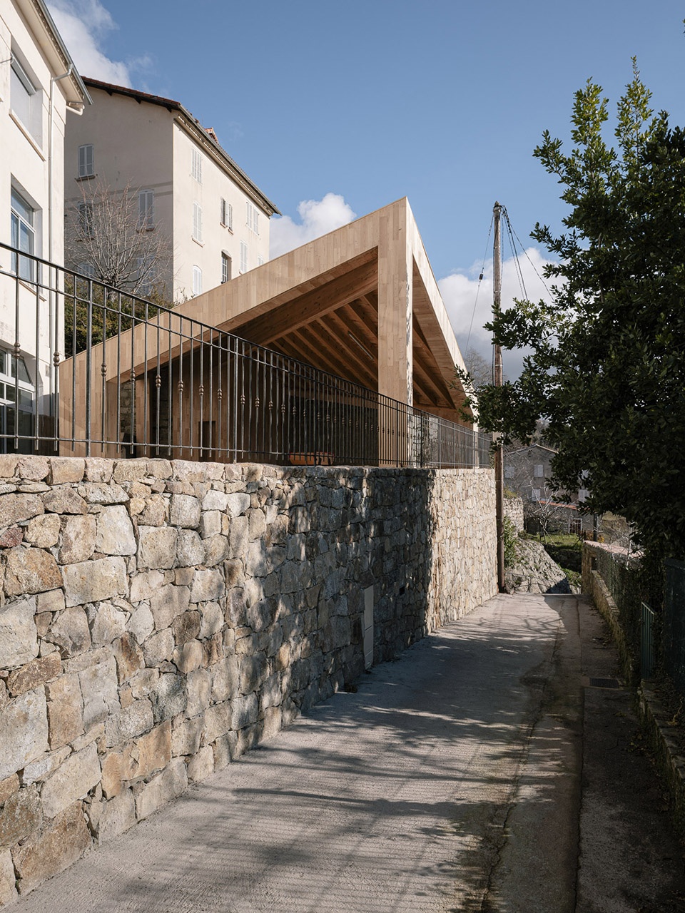 awning of evisa by orma architettura 1