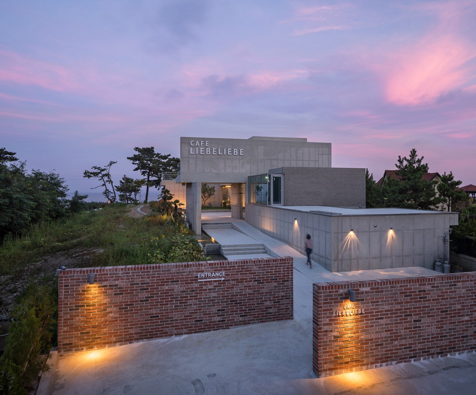 CAFÉ LIEBELIEBE Korea by PLS Architects