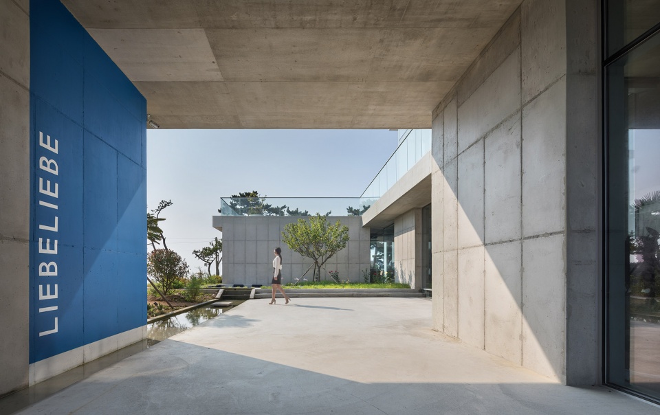 CAFÉ LIEBELIEBE Korea by PLS Architects