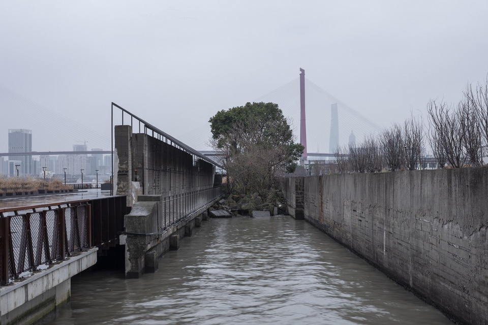 riverside passage yang pu riverfront urban space renovation china by atelier deshaus