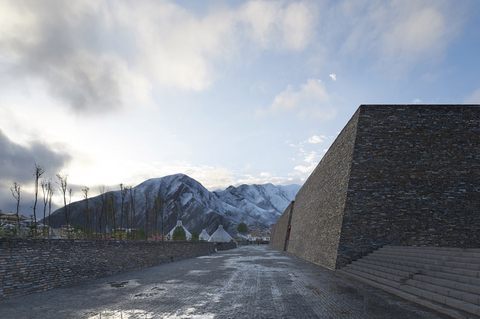 gesar squar yushu tibetan autonomous prefecture china by zhou kai hhdesign