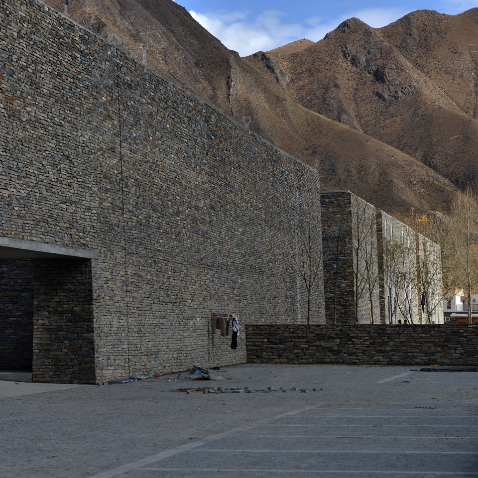 gesar squar yushu tibetan autonomous prefecture china by zhou kai hhdesign