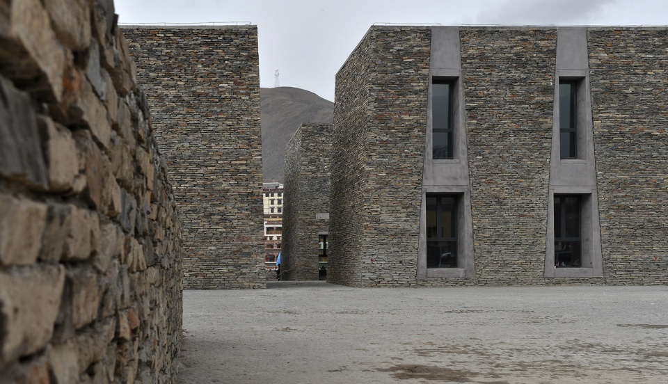 gesar squar yushu tibetan autonomous prefecture china by zhou kai hhdesign