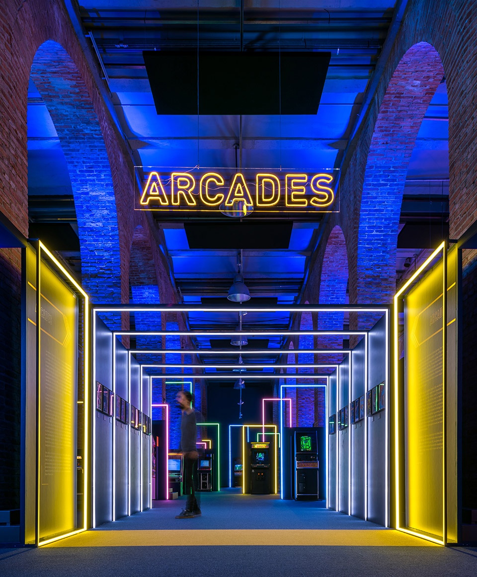 game on touring exhibition by smart and green design