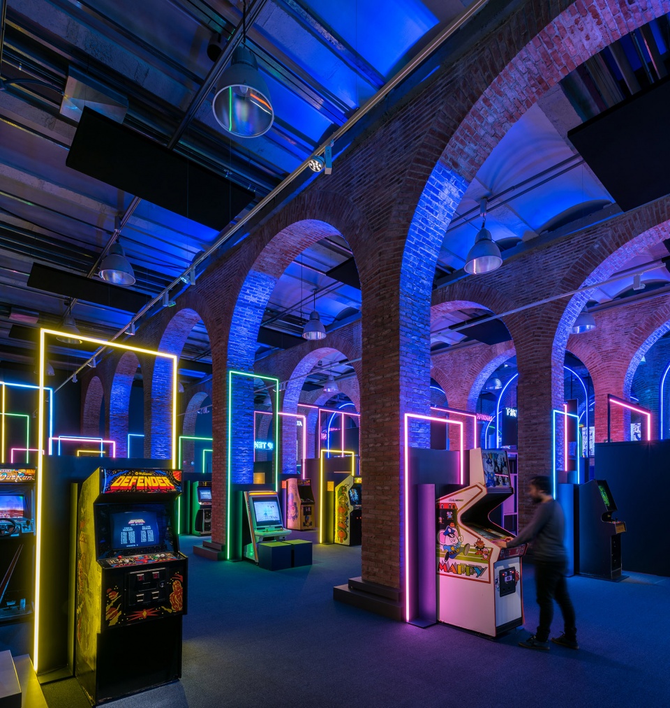 game on touring exhibition by smart and green design