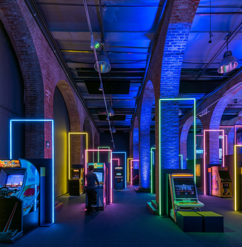 game on touring exhibition by smart and green design