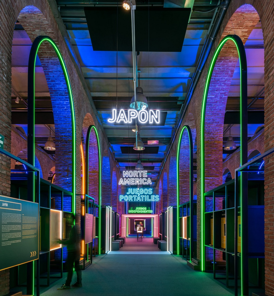 game on touring exhibition by smart and green design