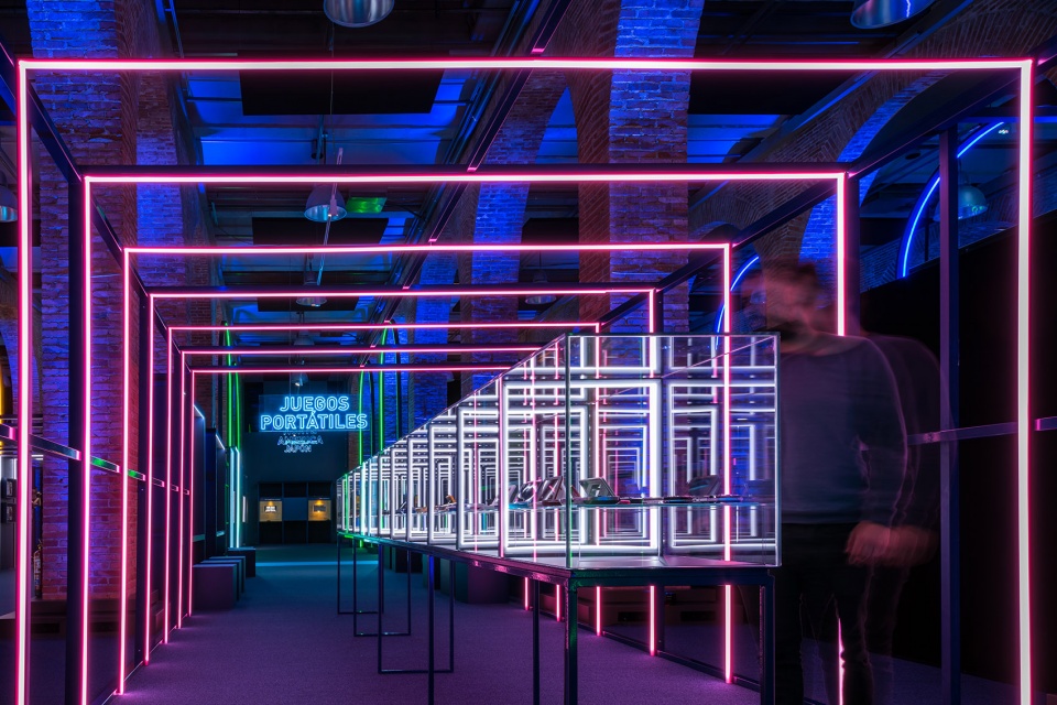 game on touring exhibition by smart and green design