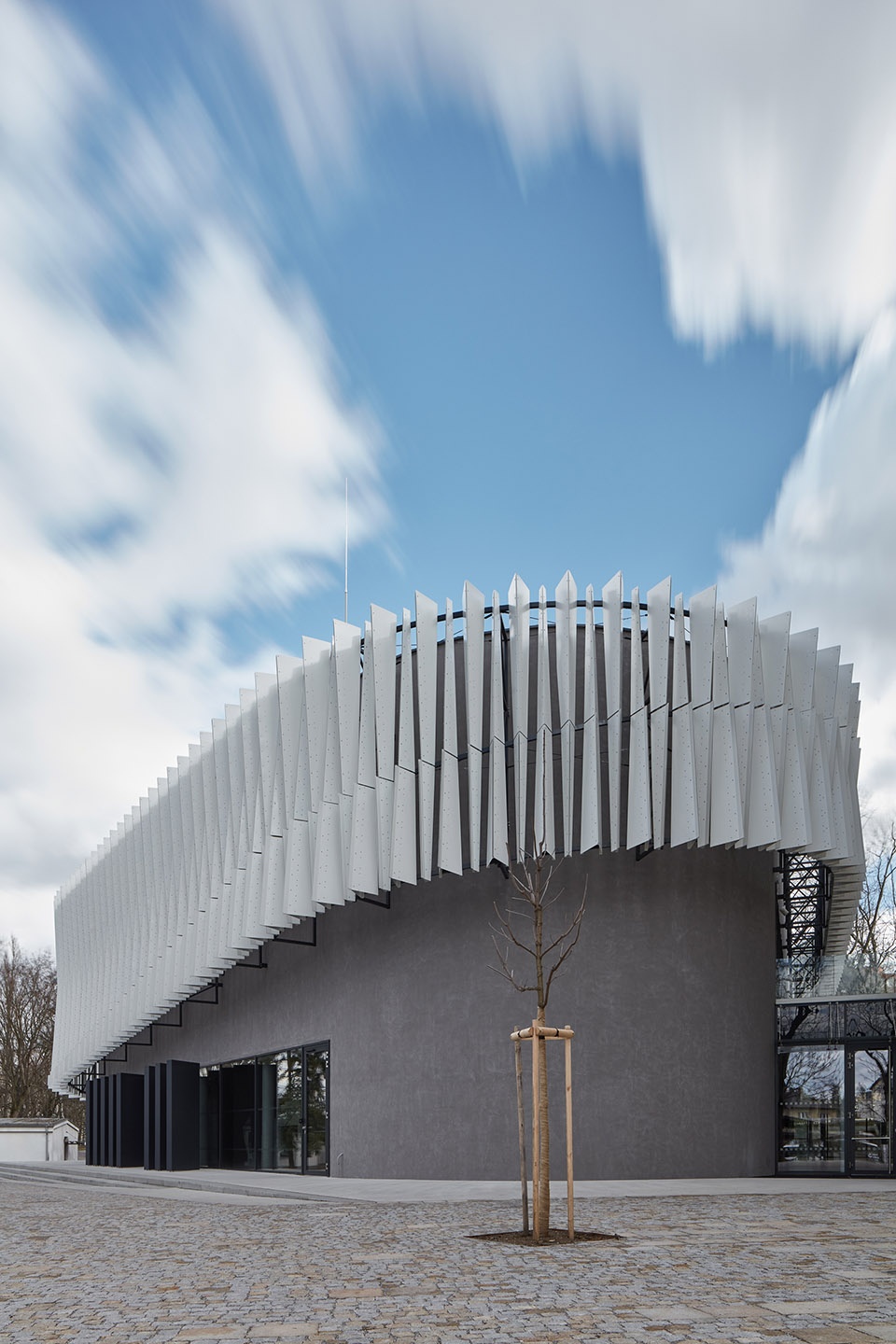 new lecture center vspj by qarta architektura