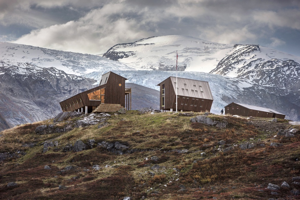 snohetta completes tungestolen a generous hiking cabin by the jostedalsbreen glacier
