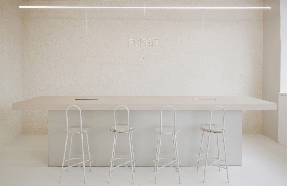 Esprit Shanghai Office by SKYnoa
