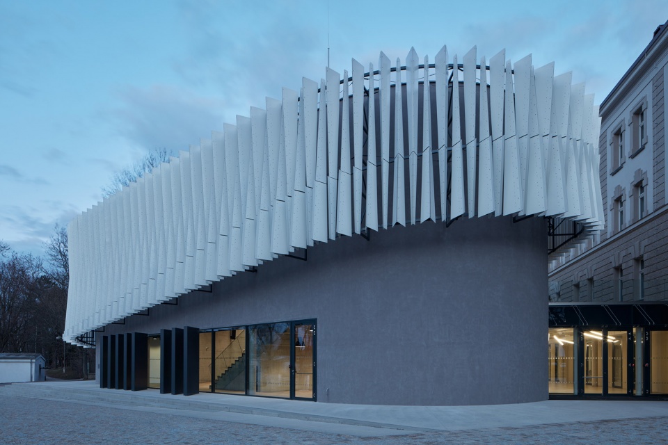 new lecture center vspj by qarta architektura
