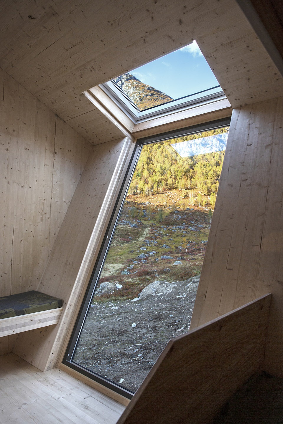 snohetta completes tungestolen a generous hiking cabin by the jostedalsbreen glacier
