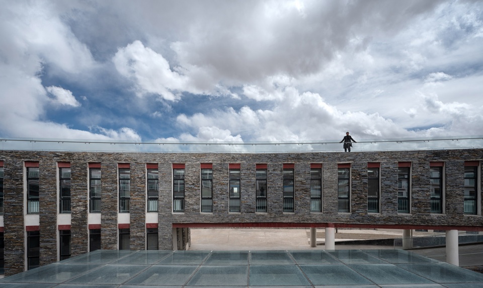 Health center under gunren Boqi BAZUO Architecture Studio