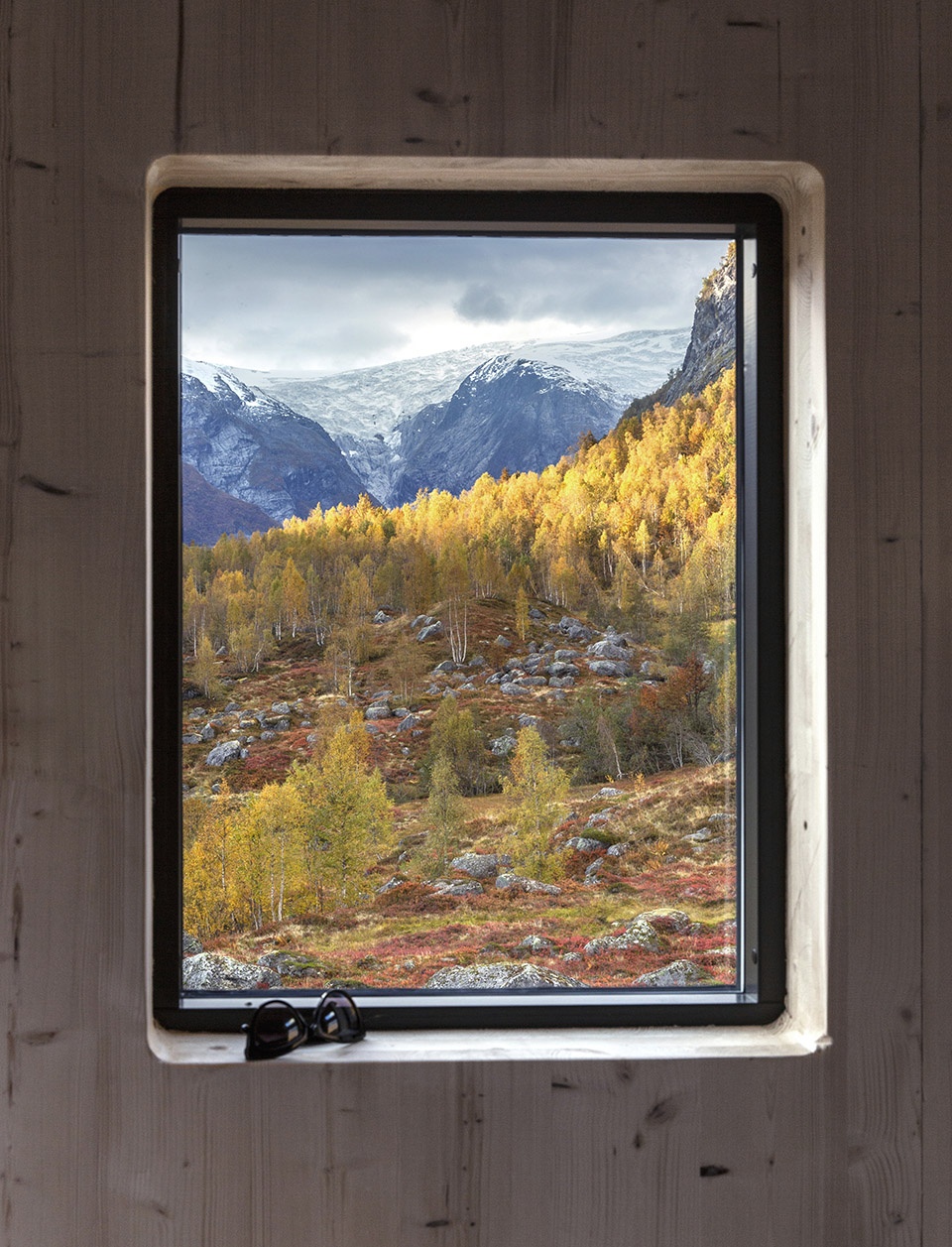 snohetta completes tungestolen a generous hiking cabin by the jostedalsbreen glacier