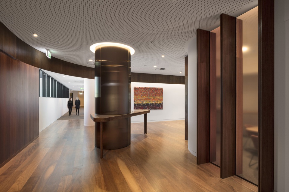 vccc level 13 executive workplace by designinc