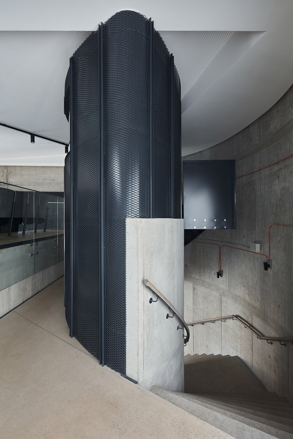 new lecture center vspj by qarta architektura