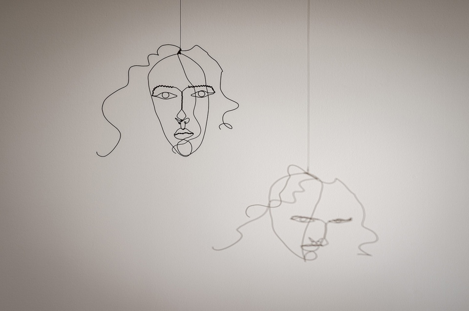 calder picasso exhibition by ooiio architecture
