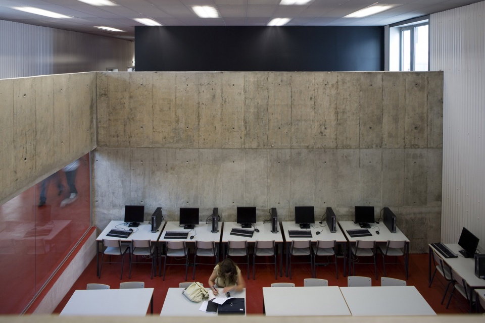 D. DINIS Secondary School Lisboa by Ricardo Bak Gordon