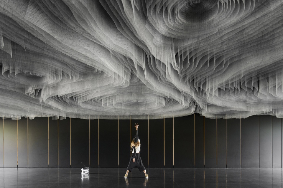 Suspended matter box Portugal by MMVarquitectos
