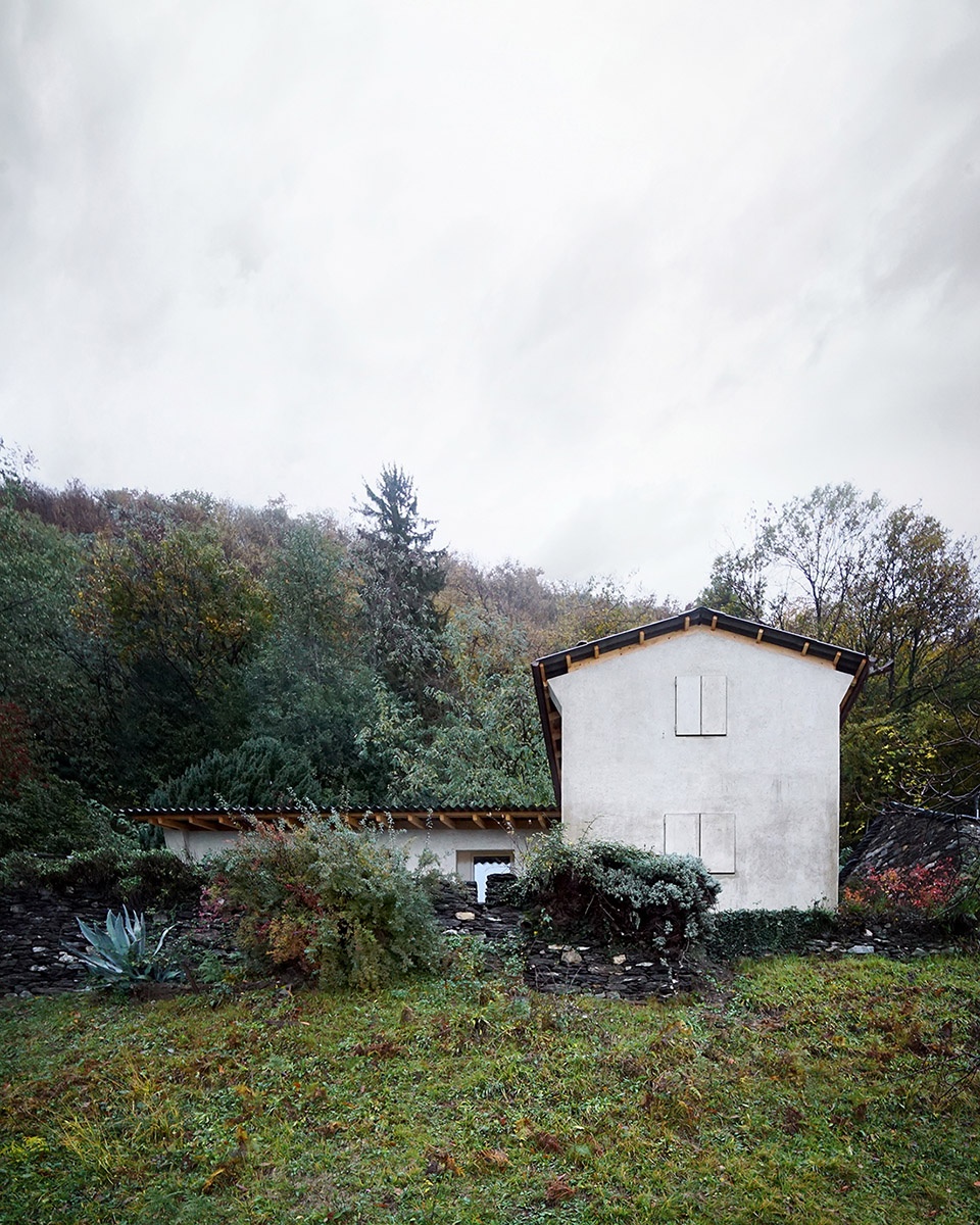 Calascino House Switzerland by studio inebi