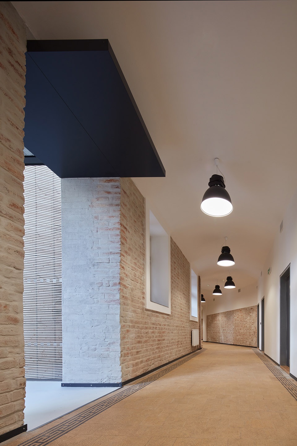 new lecture center vspj by qarta architektura