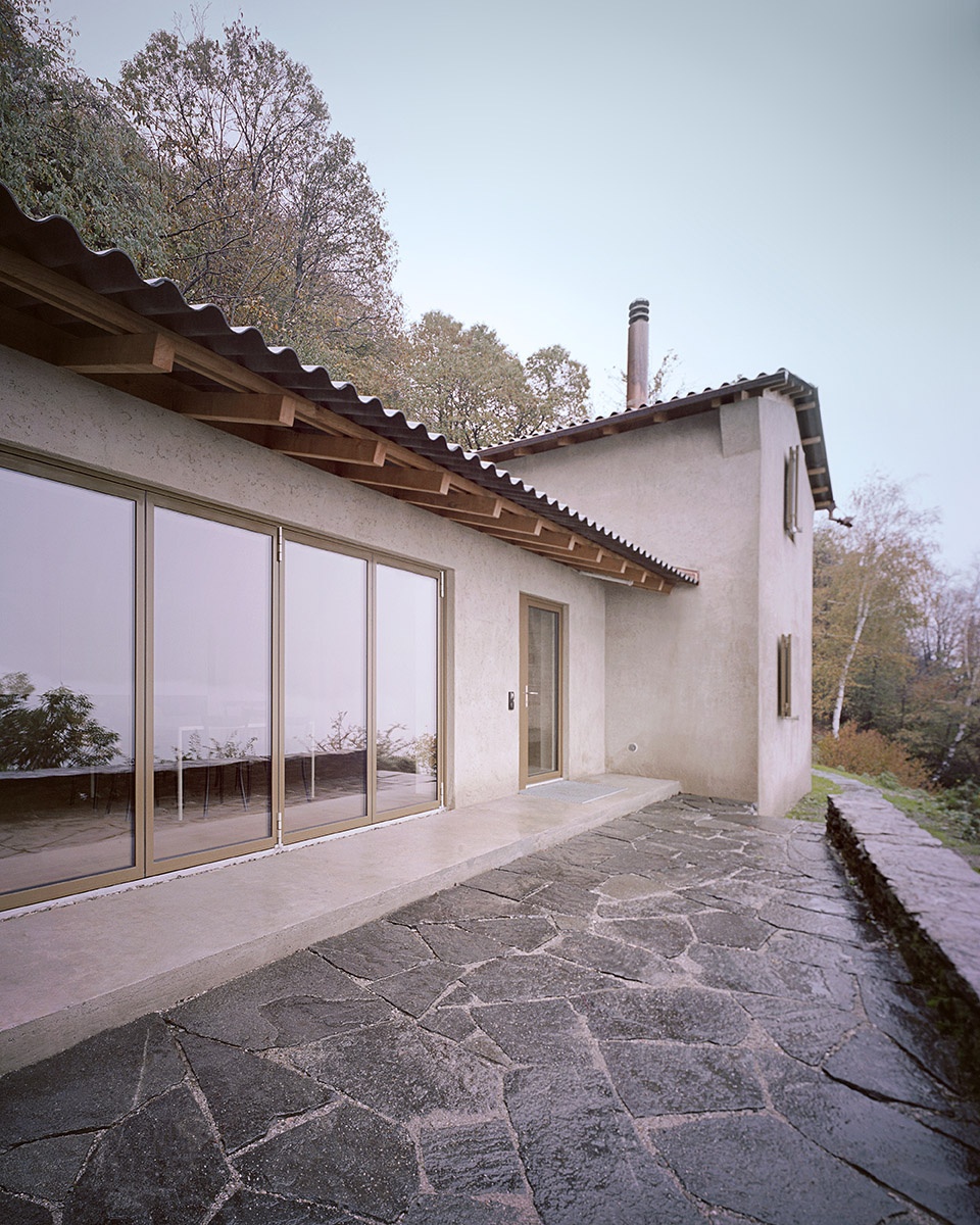 Calascino House Switzerland by studio inebi