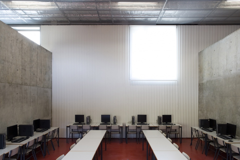 D. DINIS Secondary School Lisboa by Ricardo Bak Gordon