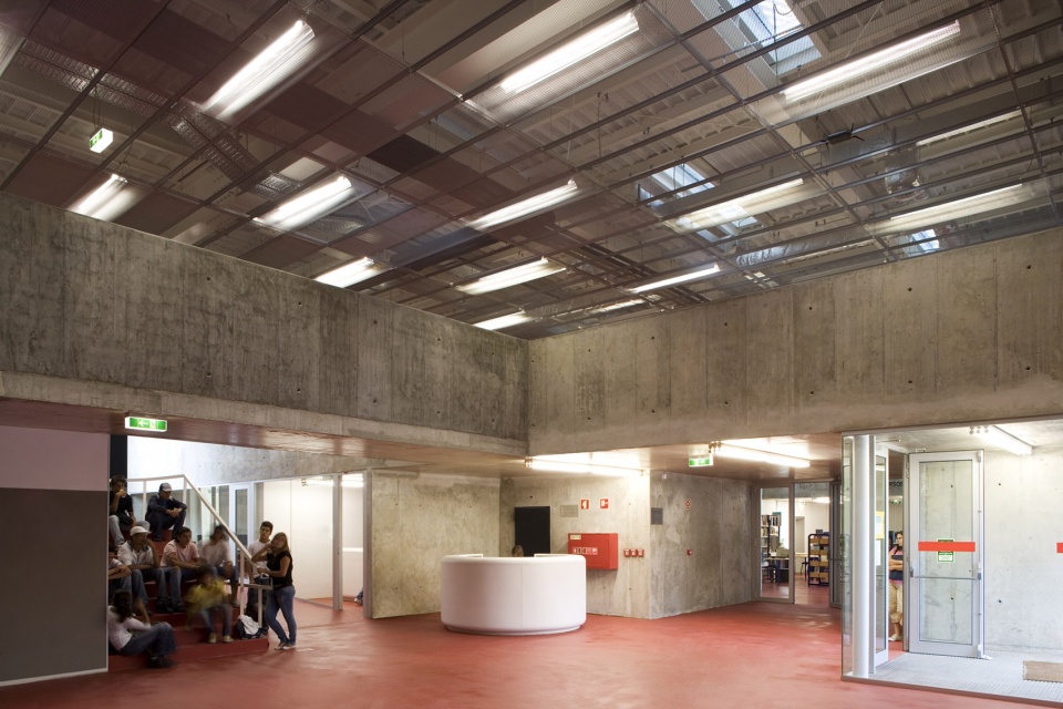 D. DINIS Secondary School Lisboa by Ricardo Bak Gordon
