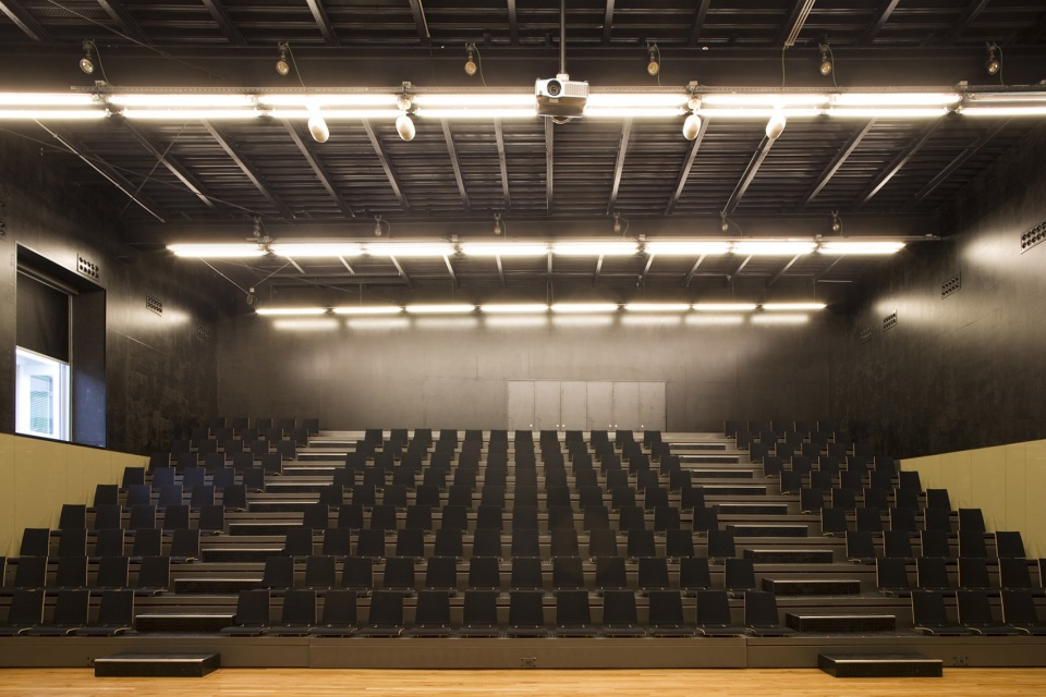 D. DINIS Secondary School Lisboa by Ricardo Bak Gordon