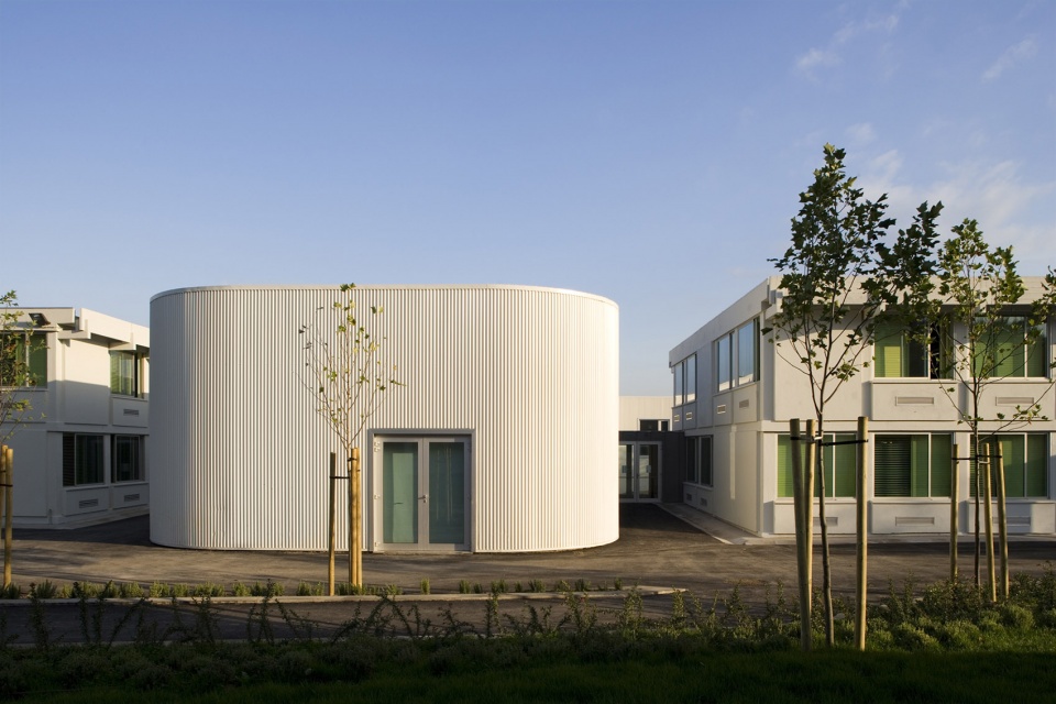 D. DINIS Secondary School Lisboa by Ricardo Bak Gordon