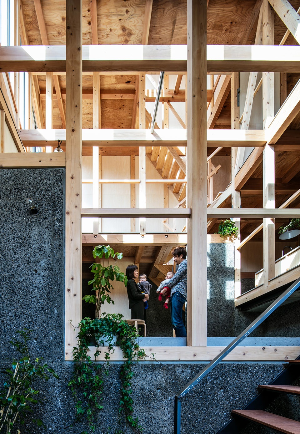 house with 5 retaining walls by kiyoaki takeda architects