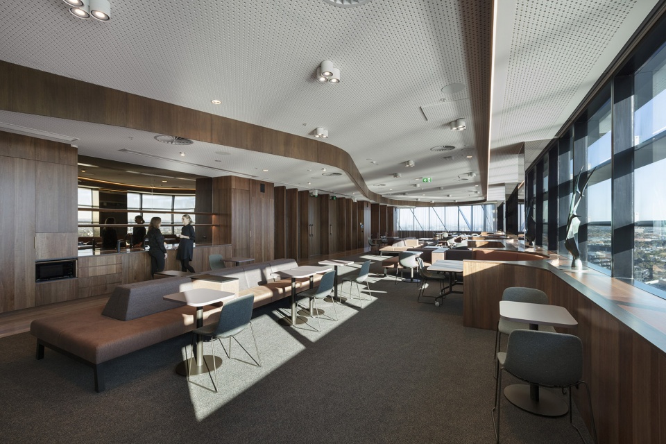 vccc level 13 executive workplace by designinc