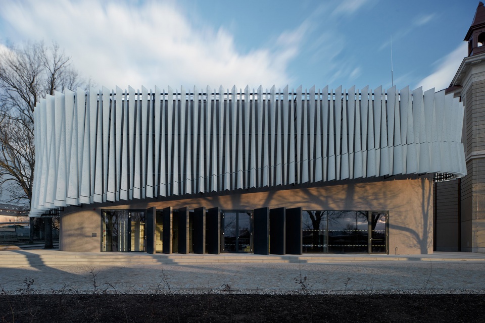new lecture center vspj by qarta architektura
