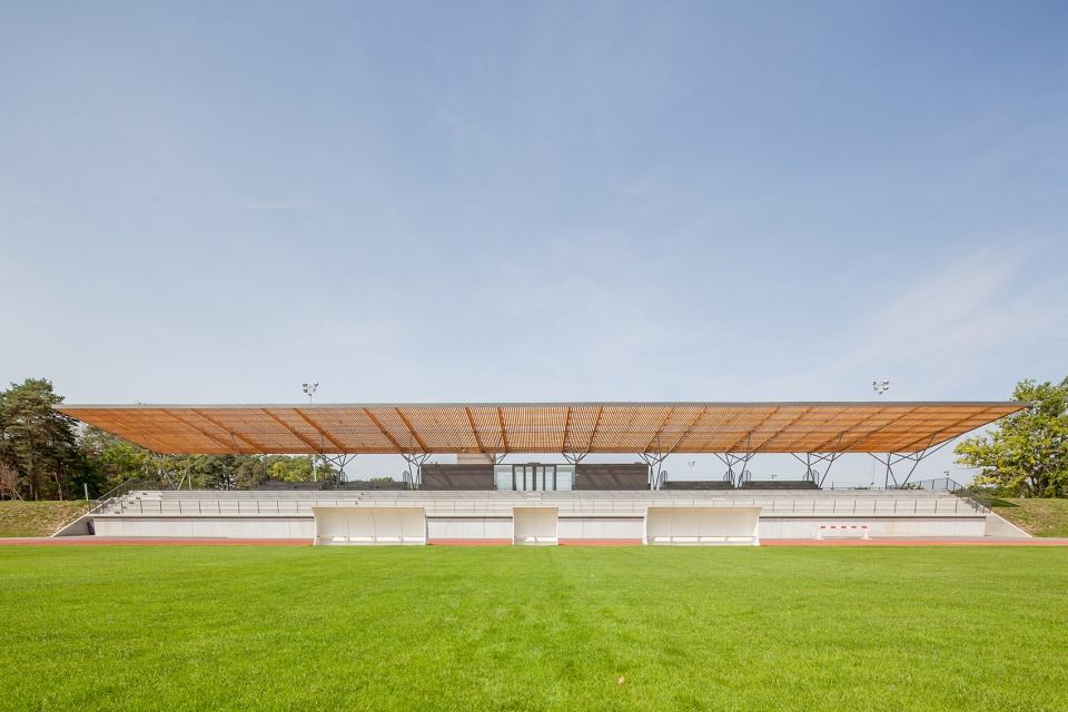 philippe mahut stadium by barthelemy grino architectes