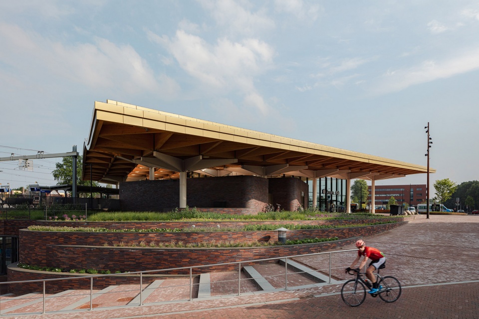 assen station by powerhouse company de zwarte hond
