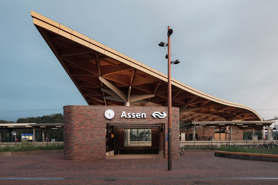 assen station by powerhouse company de zwarte hond