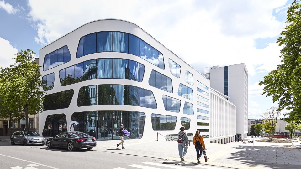 v plaza urban development by 3deluxe