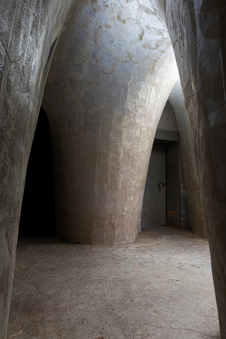 himuro gallery and residence by taku sakaushi and ofda