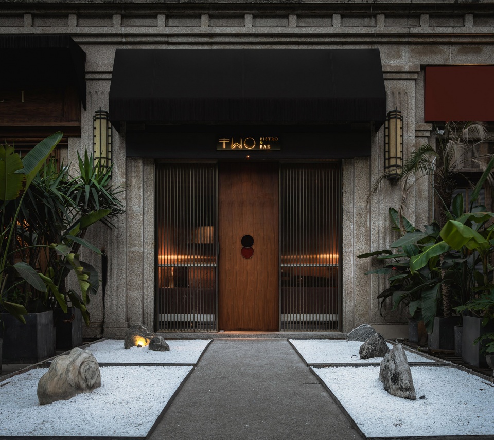 two bistro bar by iz design studio