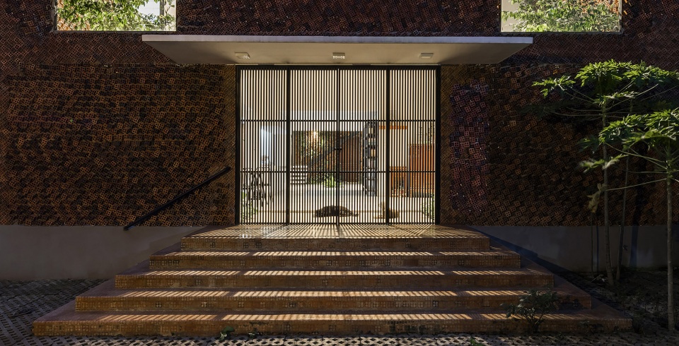 Wall house Creative Architects