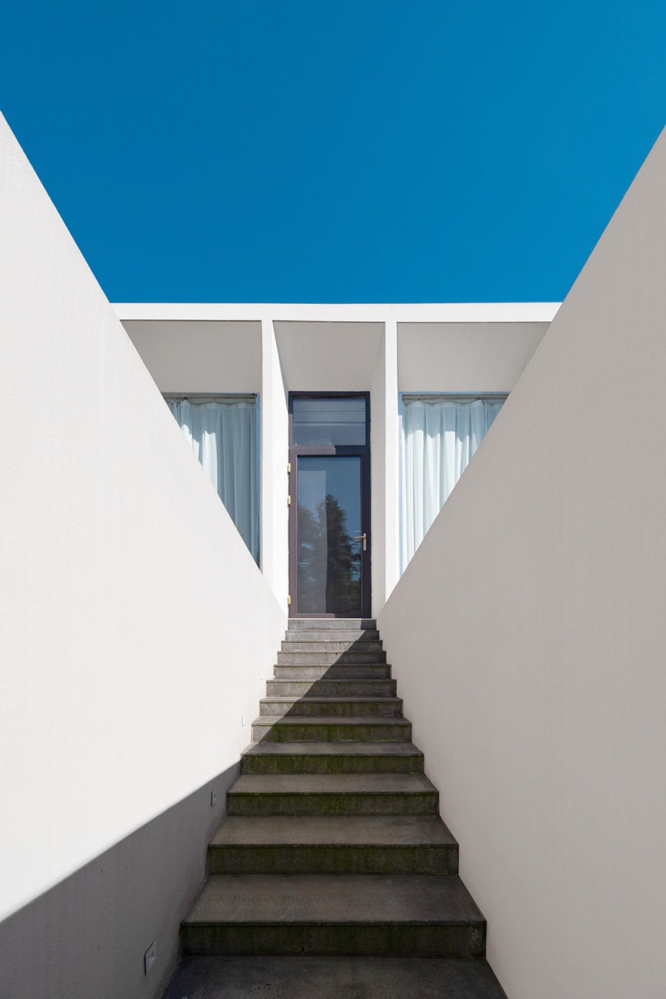 zhong house china by tungsten lighting design