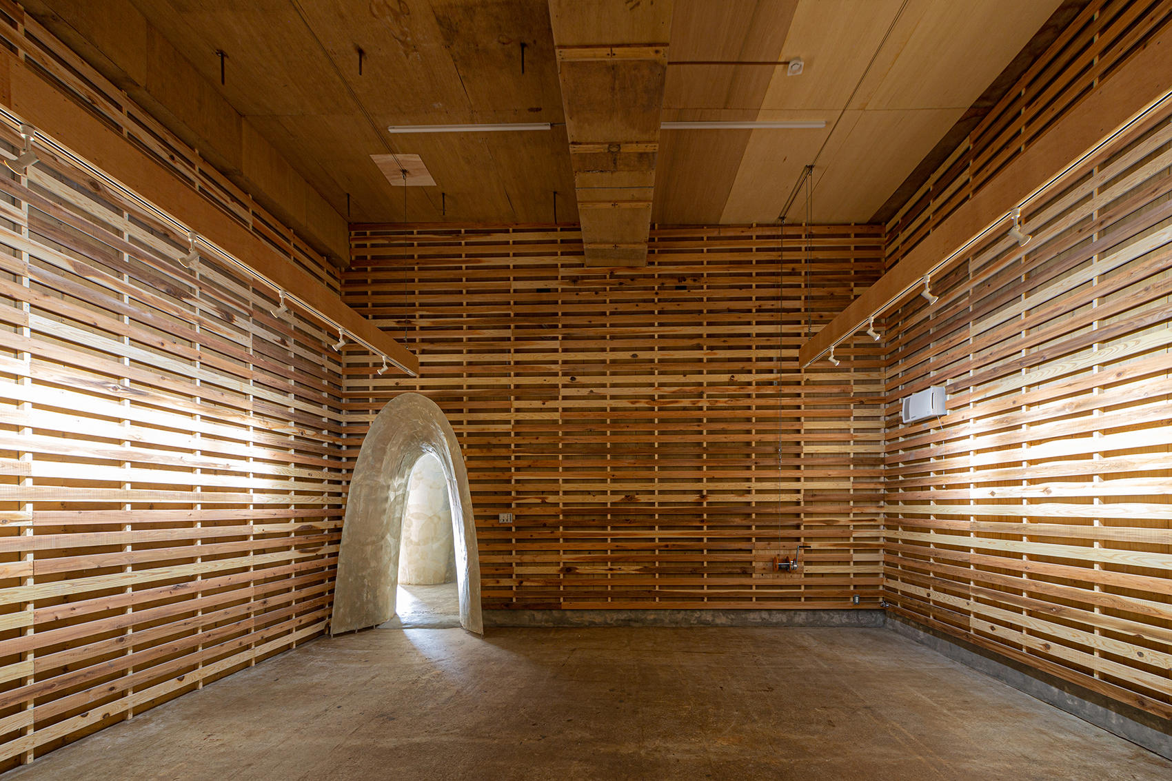 himuro gallery and residence by taku sakaushi and ofda