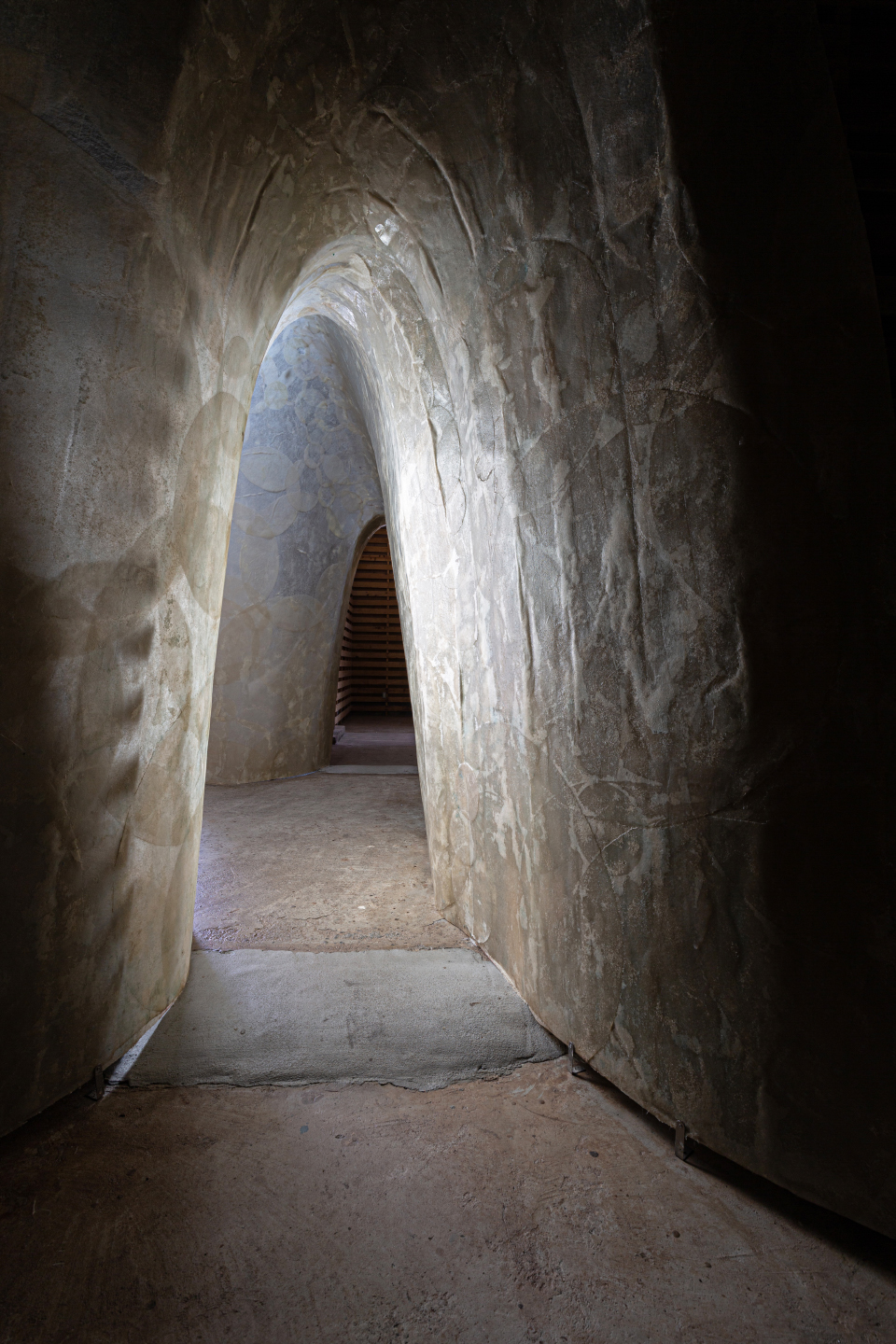 himuro gallery and residence by taku sakaushi and ofda