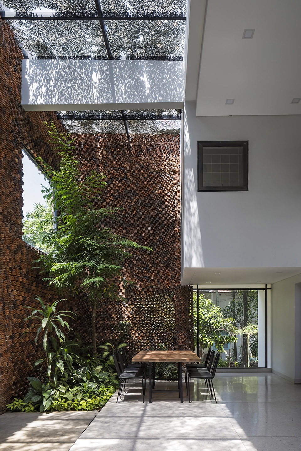 Wall house Creative Architects
