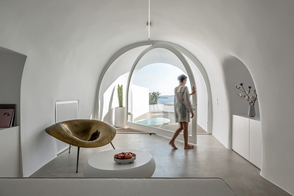saint hotel by kapsimalis architects