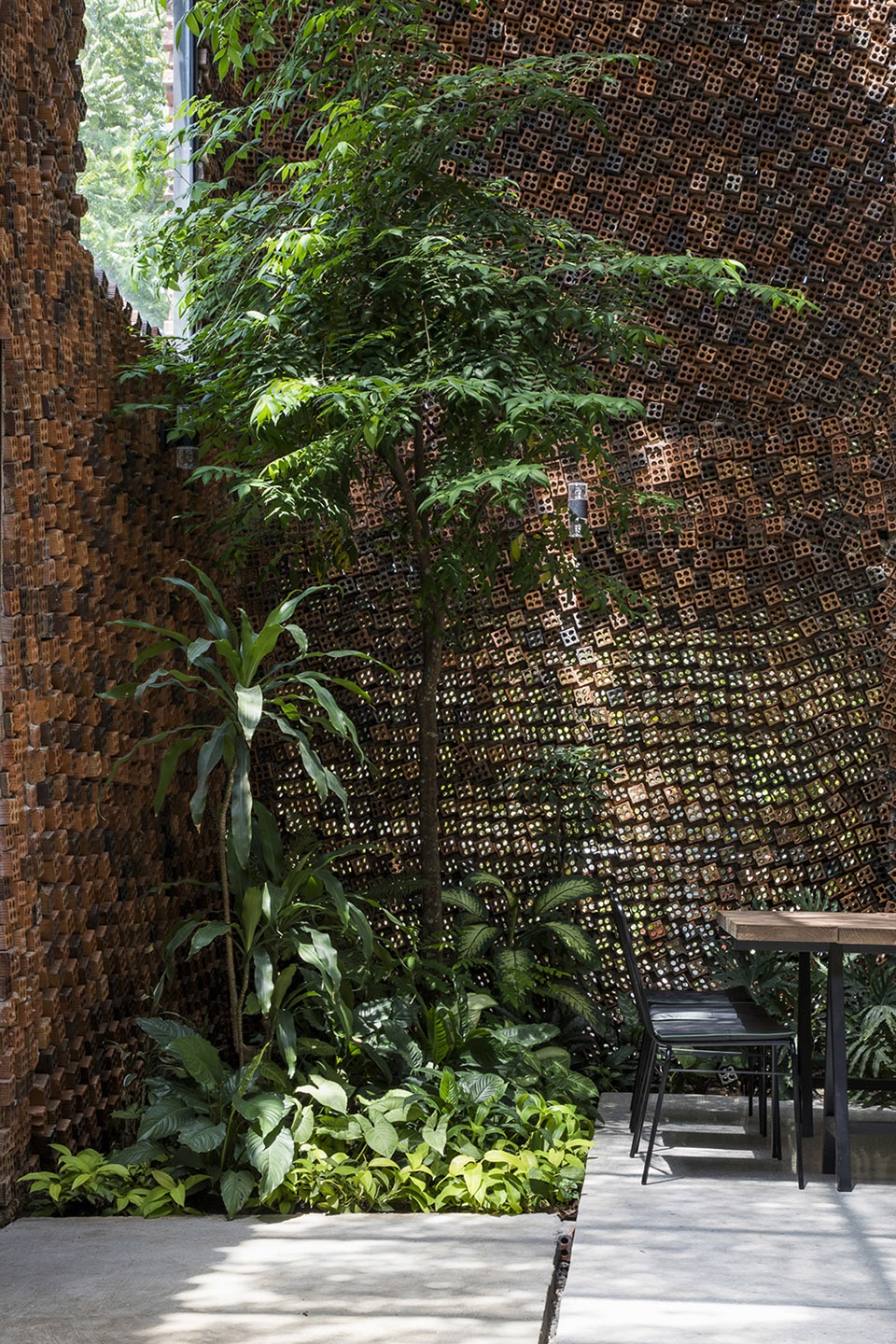 Wall house Creative Architects